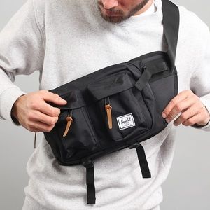 BNWT Herschel “Eighteen” Hip Pack